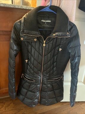 Bernardo Black Quilted Packable Puffer Coat with Ribbed Collar